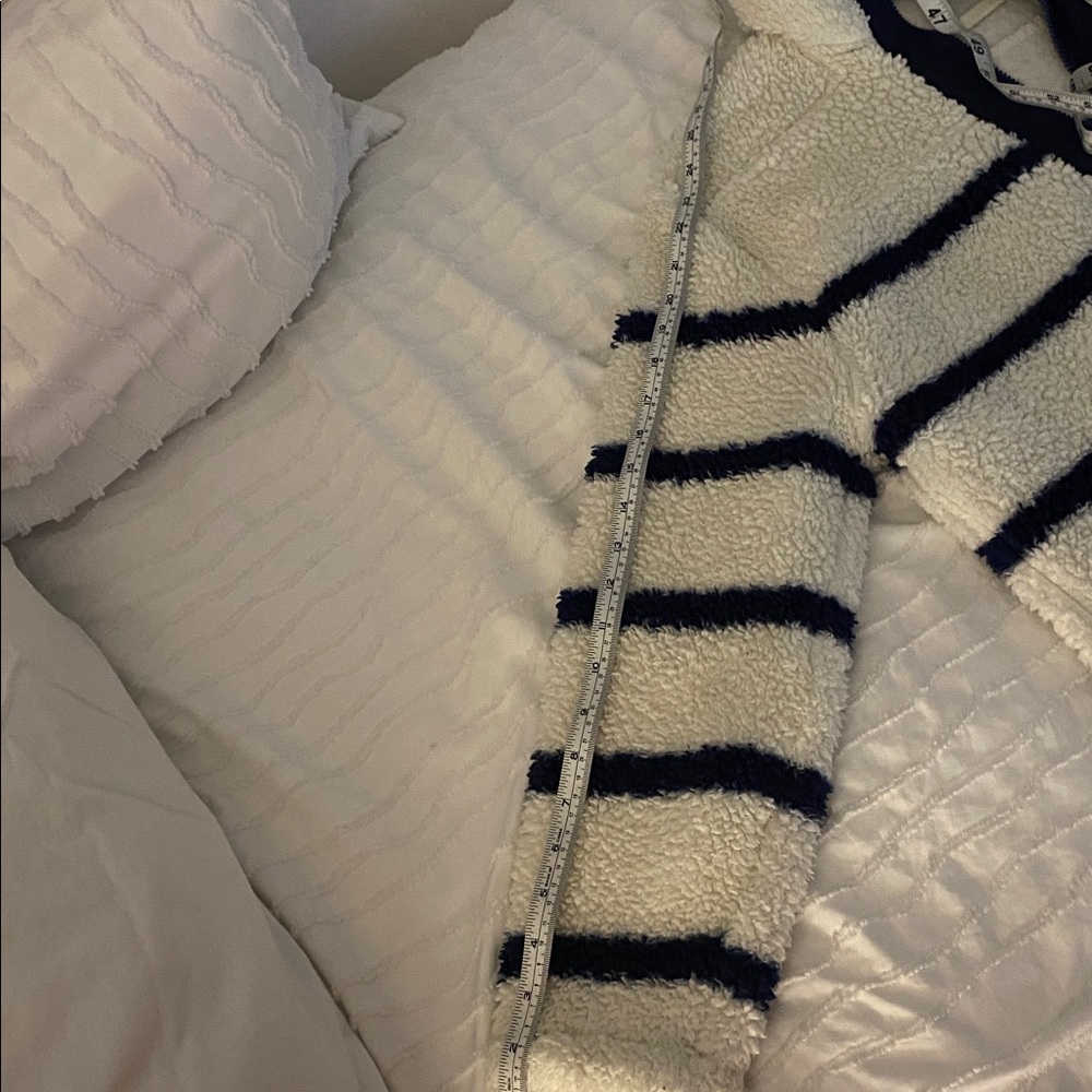 Vineyard Vines Fleece 1/2 Zip With Navy Stripes - Picture 5 of 8